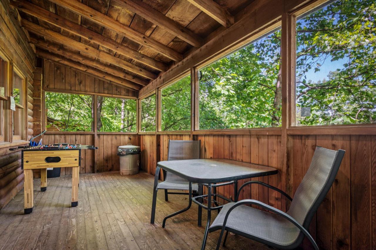 Romantic Log Cabin With Hot Tub Pigeon Forge Exterior photo